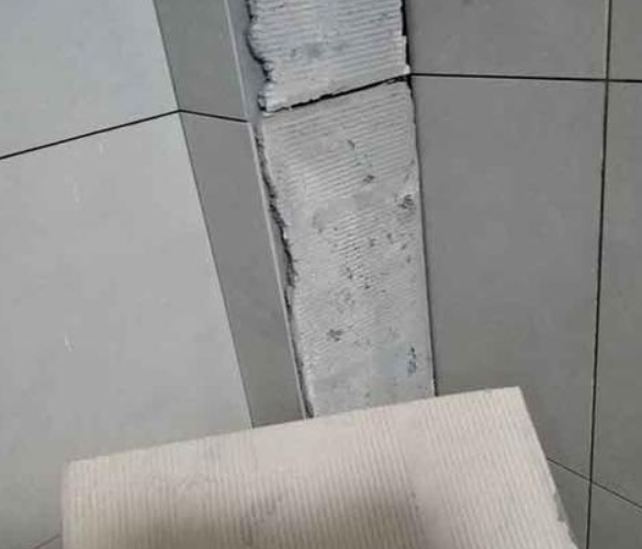 柳河瓷砖空鼓维修公司分享下厨房瓷砖脱落的补救措施。